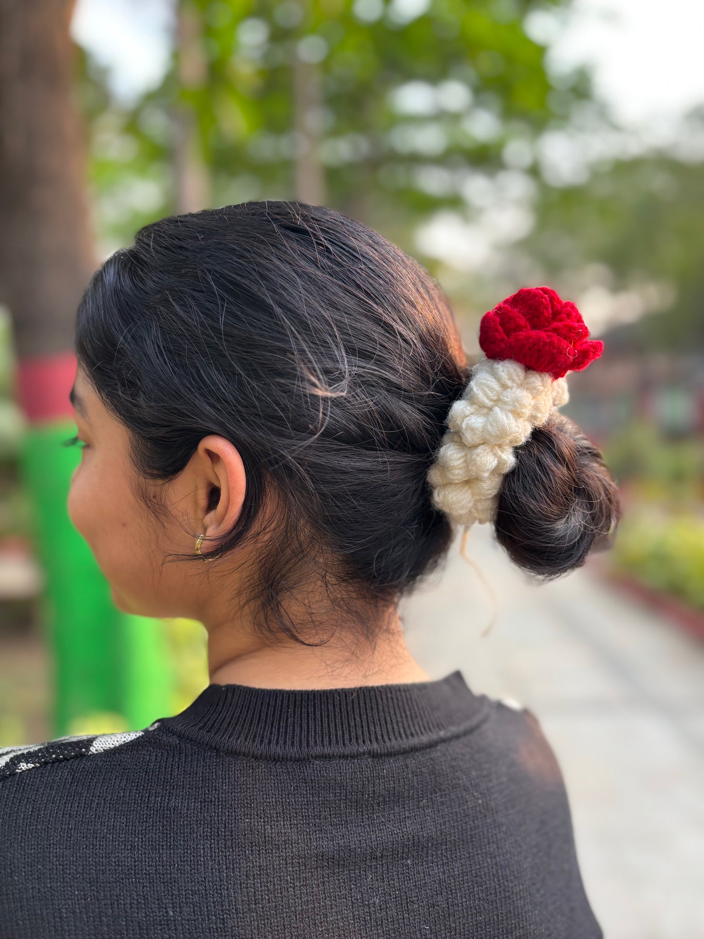 Gajra with Rose