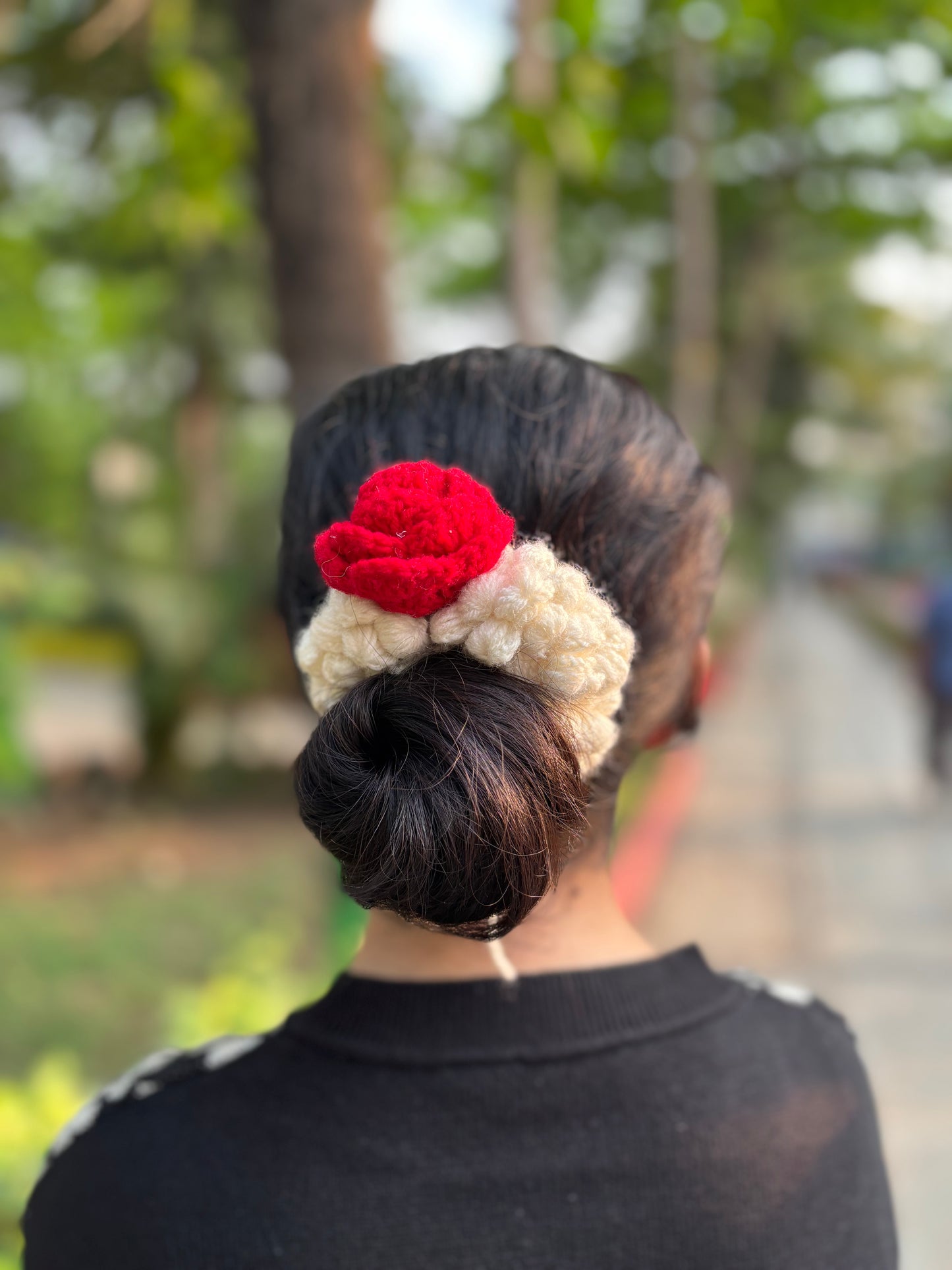 Gajra with Rose