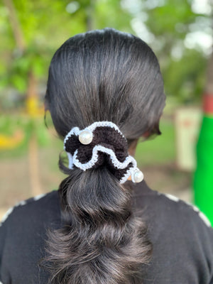 Scrunchy Black and White