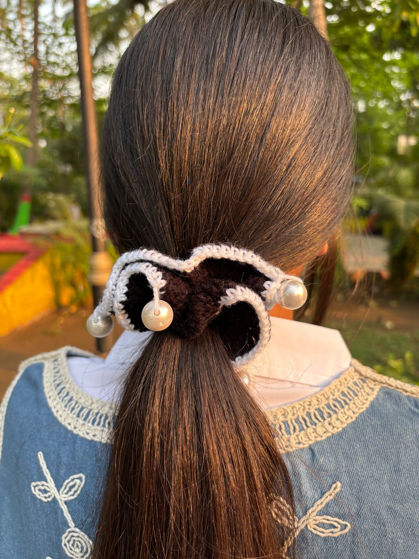 Scrunchy Black and White