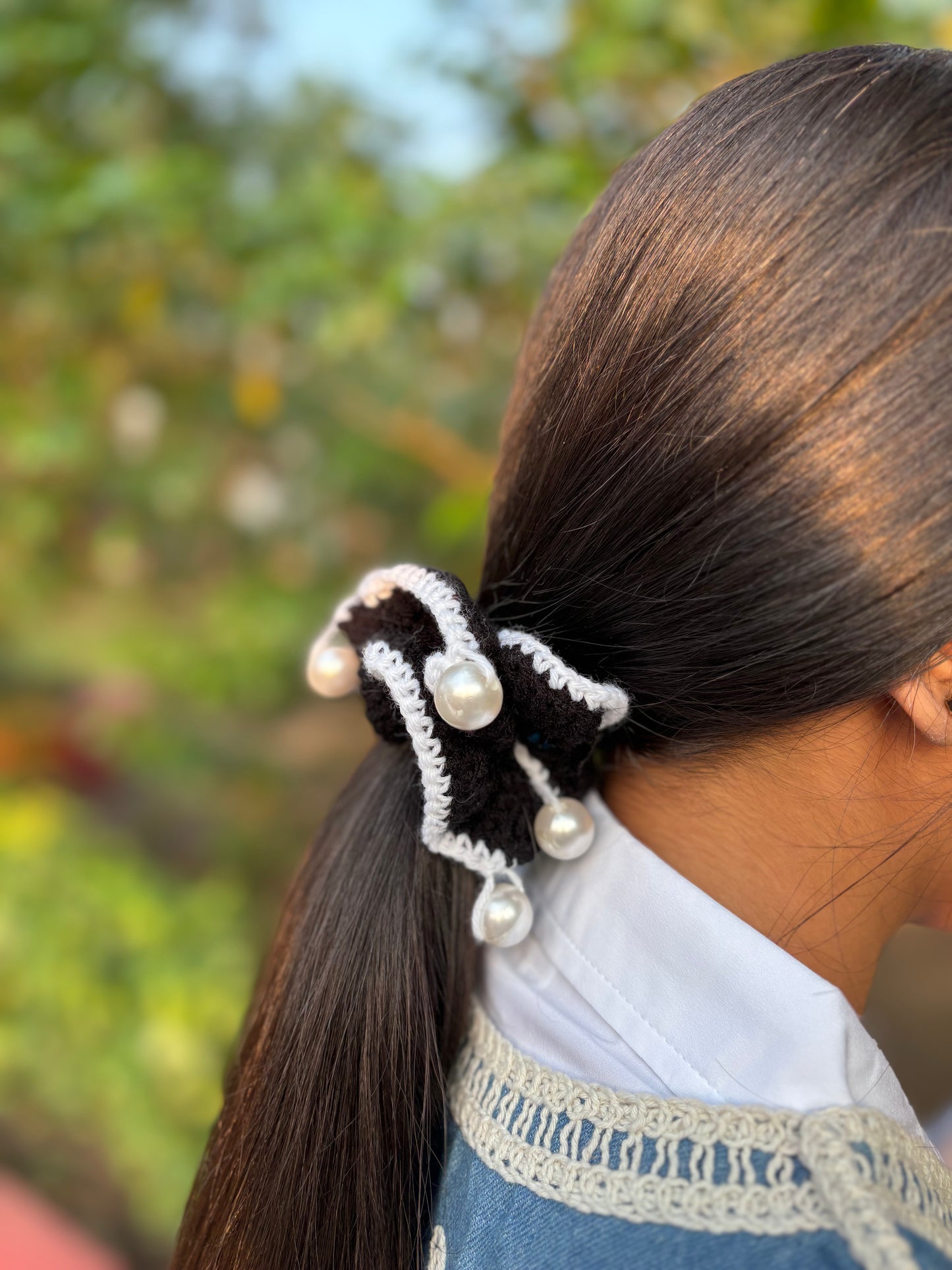 Scrunchy Black and White
