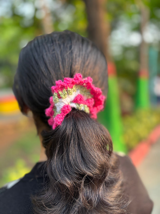 Gajra Scrunchy white and pink