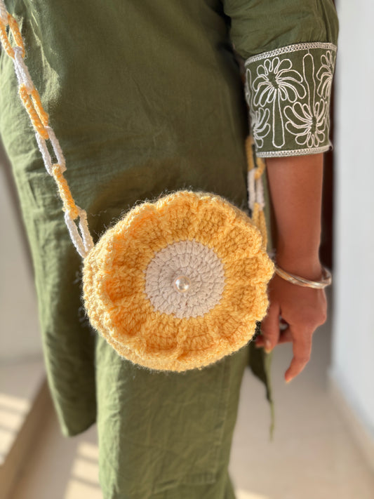 Daisy sling Bag