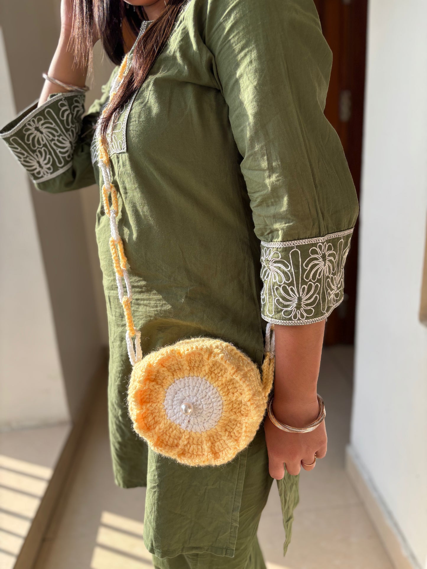 Daisy sling Bag