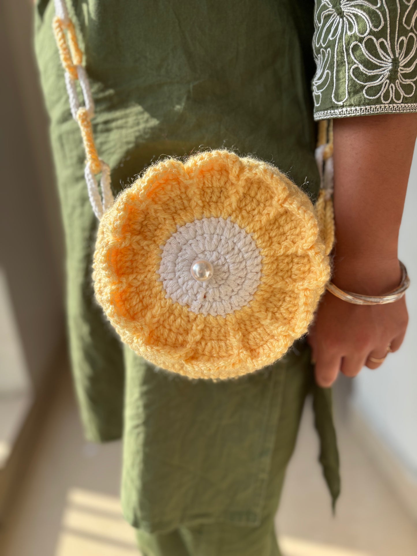 Daisy sling Bag