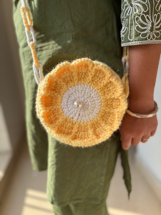 Daisy sling Bag